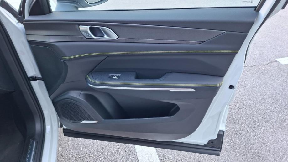 Lynk & Co 01 1.5 PHEV A/T 7DCT FWD, 360 Kamera, Panorama, Jamstvo, fotografija 20