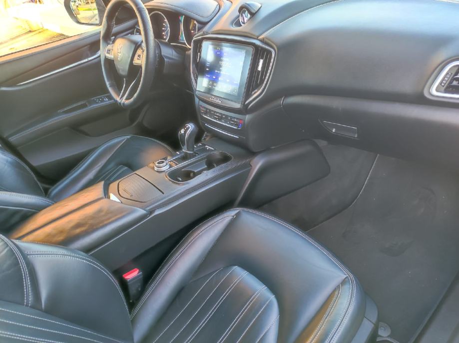 INTERKOELERSLANG COMPATIBEL MET MASERATI GHIBLI 3.0D V8,TURBO LUCHTPIJP 670105708 INTERKOELERSLANG COMPATIBEL MET MASERATI GHIBLI 3.0D V8,TURBO LUCHTPIJP 670105708