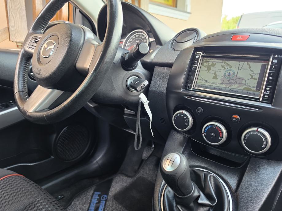 Mazda 2 1,3 benzin 2012 godina #Navi,park senzori ,gr.sjedala...#, fotografija 13