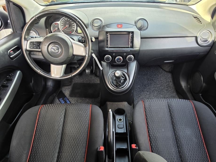 Mazda 2 1,3 benzin 2012 godina #Navi,park senzori ,gr.sjedala...#, fotografija 15