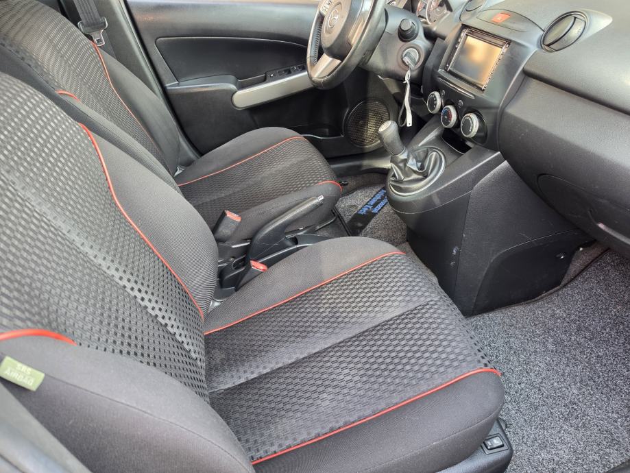 Mazda 2 1,3 benzin 2012 godina #Navi,park senzori ,gr.sjedala...#, fotografija 14