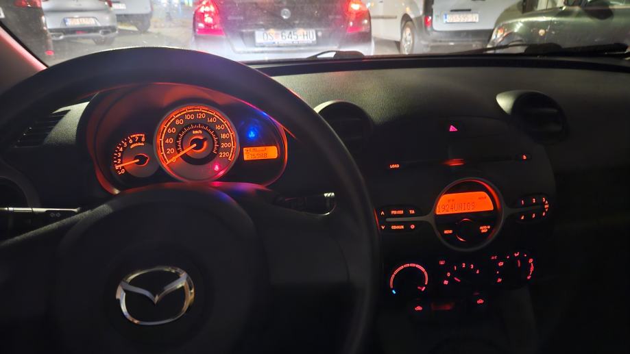 Mazda 2 1,3 i CE Pro Klima, Abs, Daljinsko, El podizači, Reg.do 6/2027, fotografija 18