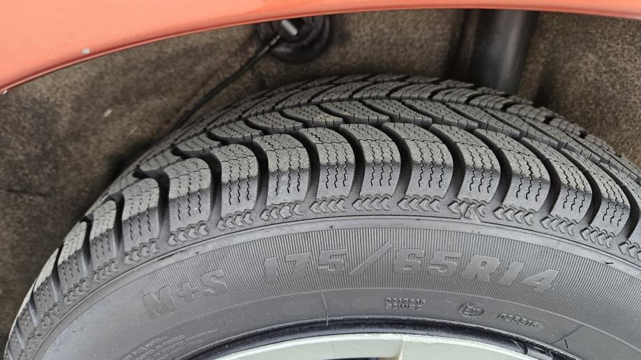 Mazda 2 1,3 i CE Pro Klima, Abs, Daljinsko, El podizači, Reg.do 6/2027, fotografija 15