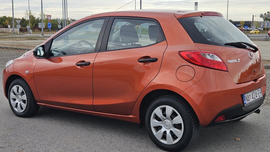 Mazda 2 1,3 i CE Pro Klima, Abs, Daljinsko, El podizači, Reg.do 6/2027, fotografija 4