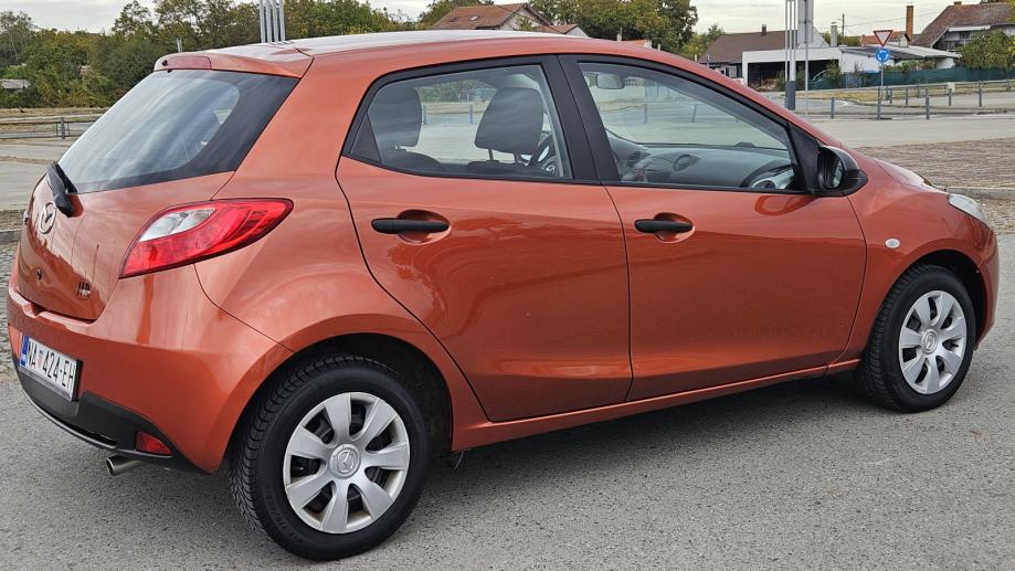 Mazda 2 1,3 i CE Pro Klima, Abs, Daljinsko, El podizači, Reg.do 6/2027, fotografija 10