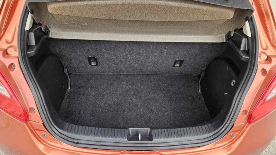 Mazda 2 1,3 i CE Pro Klima, Abs, Daljinsko, El podizači, Reg.do 6/2027, fotografija 12