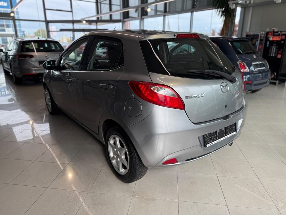 Mazda 2 1,3 i CE Pro SERVISNA KLIMA ALU, fotografija 5
