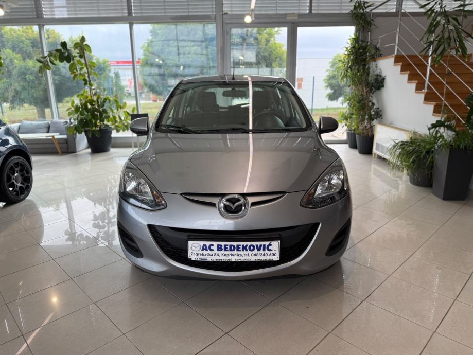 Mazda 2 1,3 i CE Pro SERVISNA KLIMA ALU, fotografija 2