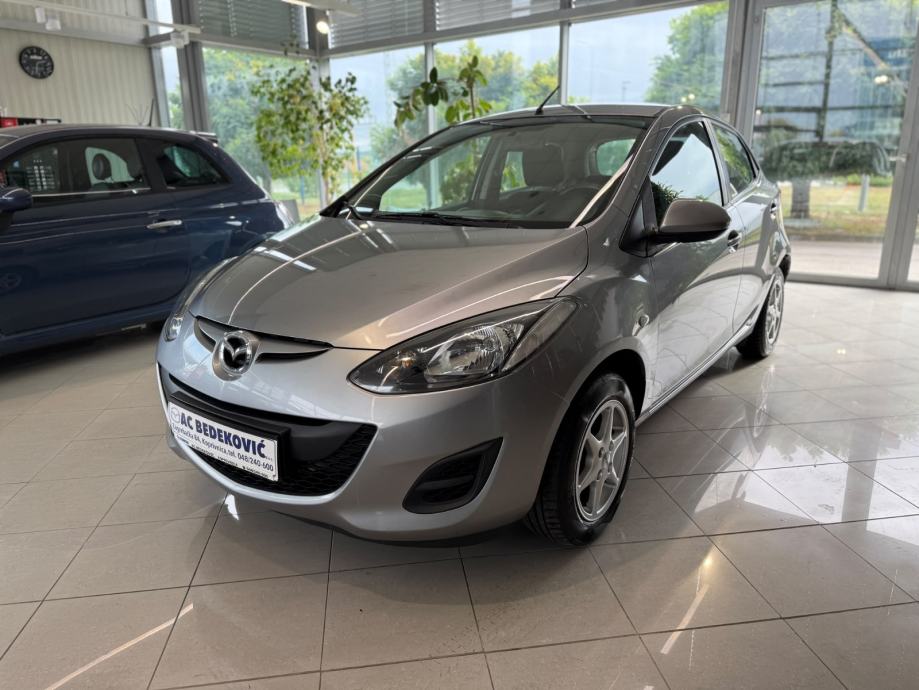 Mazda 2 1,3 i CE Pro SERVISNA KLIMA ALU, fotografija 3