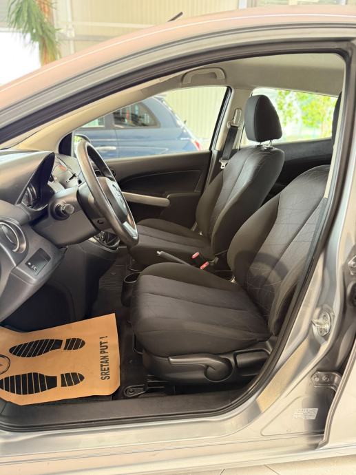 Mazda 2 1,3 i CE Pro SERVISNA KLIMA ALU, fotografija 10