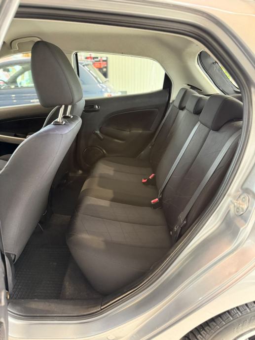 Mazda 2 1,3 i CE Pro SERVISNA KLIMA ALU, fotografija 11