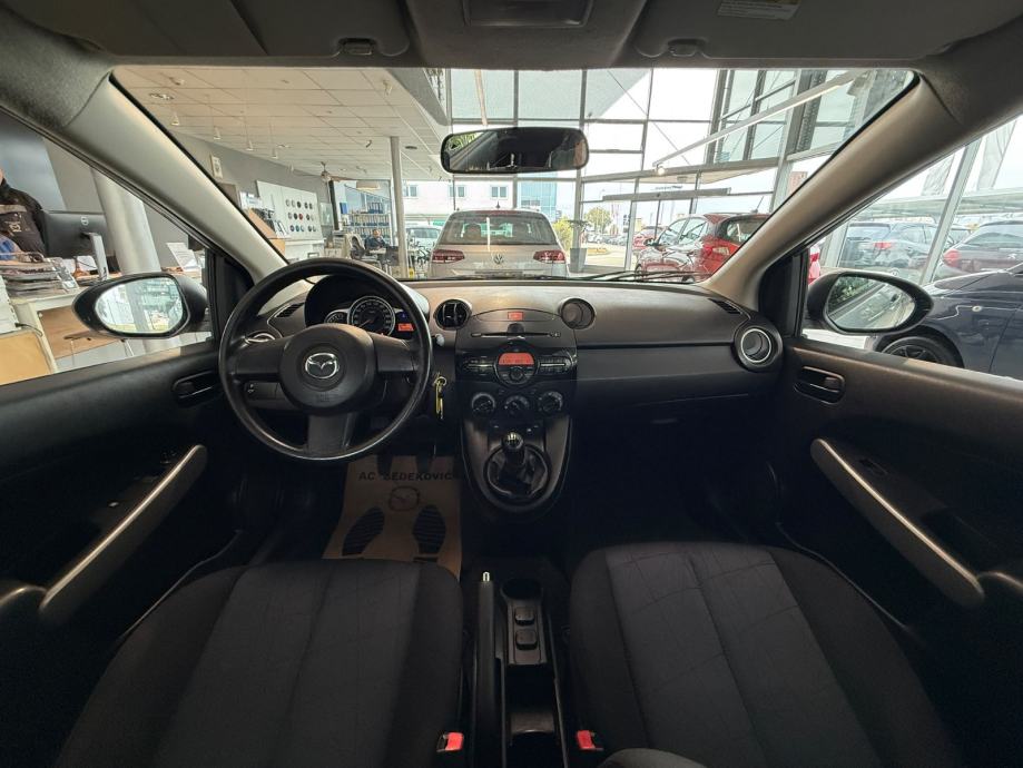 Mazda 2 1,3 i CE Pro SERVISNA KLIMA ALU, fotografija 9
