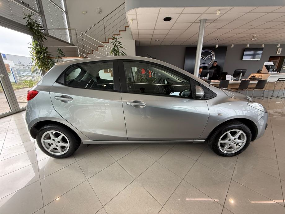 Mazda 2 1,3 i CE Pro SERVISNA KLIMA ALU, fotografija 8