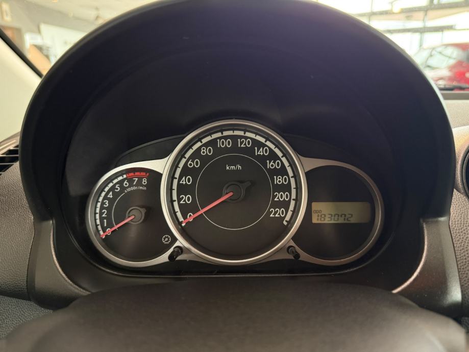 Mazda 2 1,3 i CE Pro SERVISNA KLIMA ALU, fotografija 14