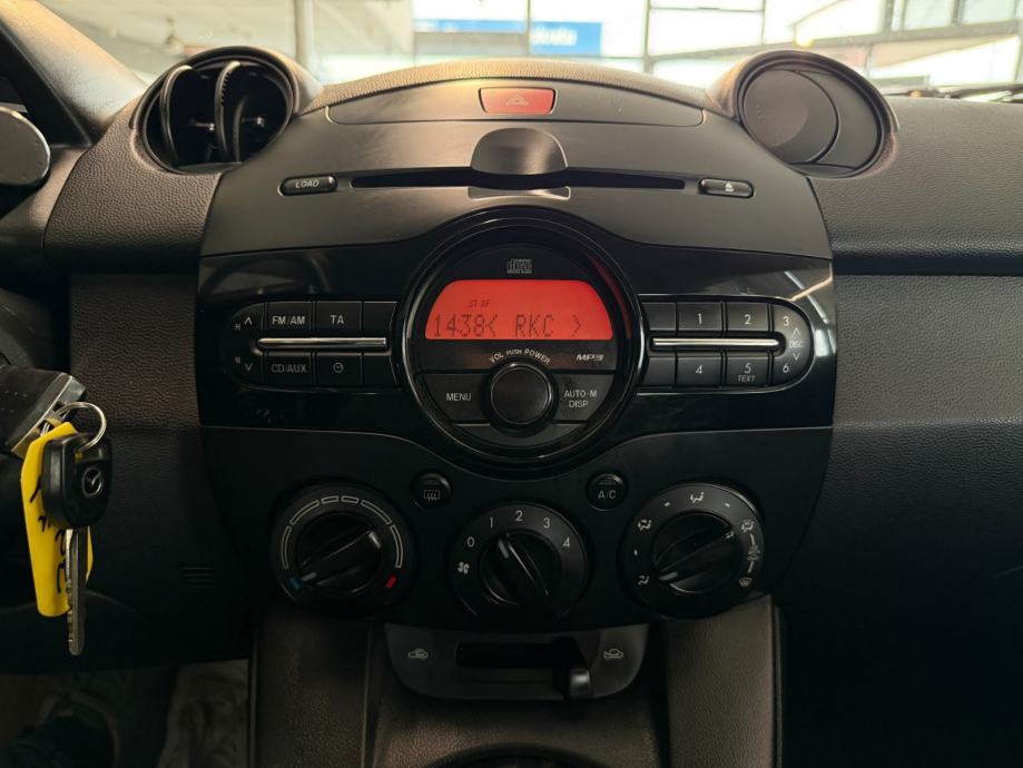 Mazda 2 1,3 i CE Pro SERVISNA KLIMA ALU, fotografija 15