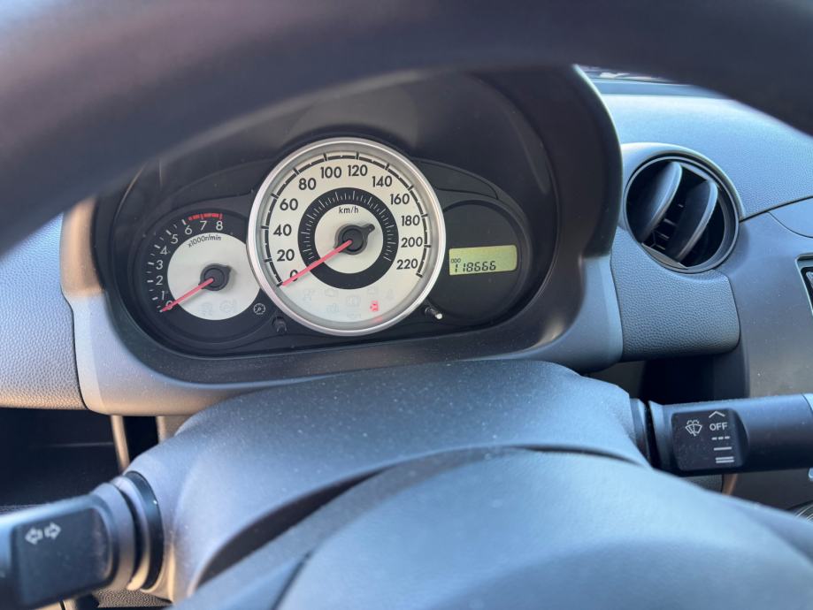 Mazda 2 1,3 i CE Pro, fotografija 7