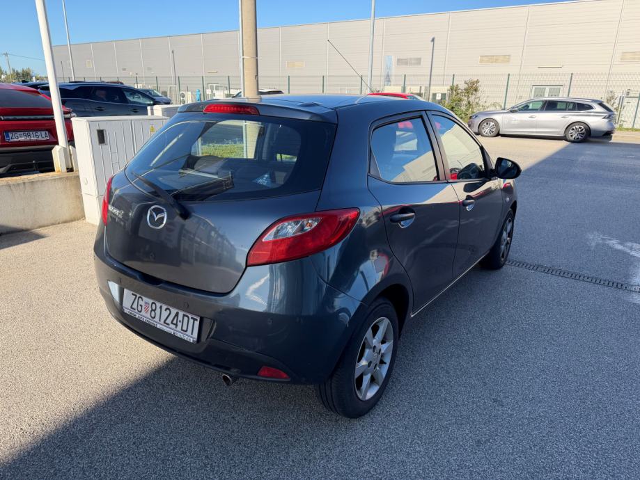 Mazda 2 1,3 i CE Pro, fotografija 3