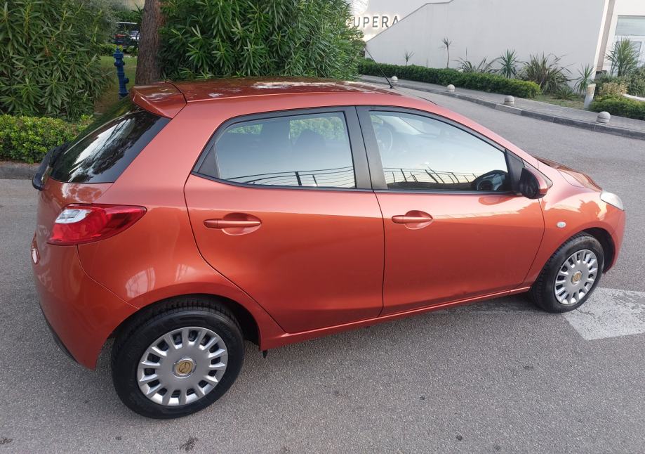 Mazda 2 1,3 i CE, fotografija 6