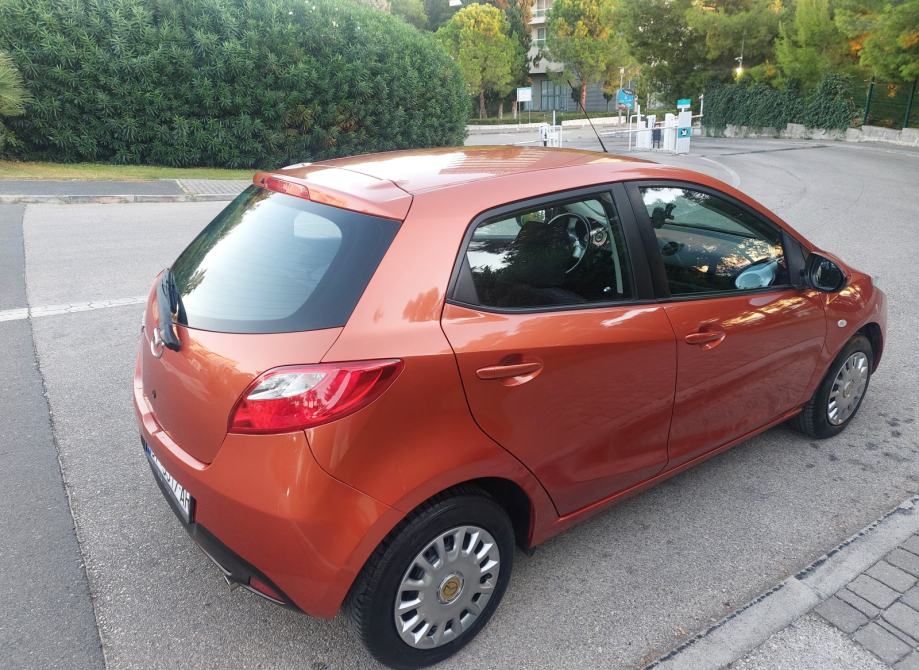 Mazda 2 1,3 i CE, fotografija 8