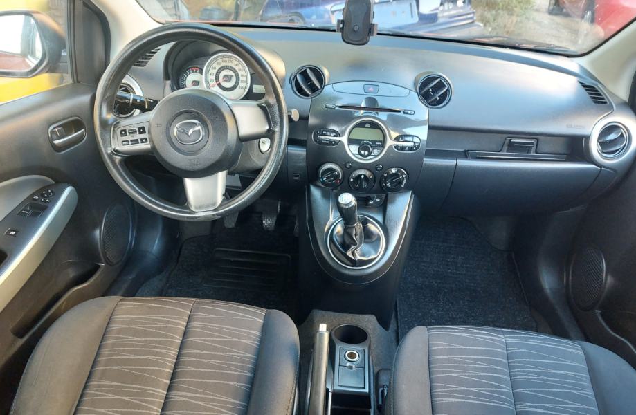 Mazda 2 1,3 i CE, fotografija 13