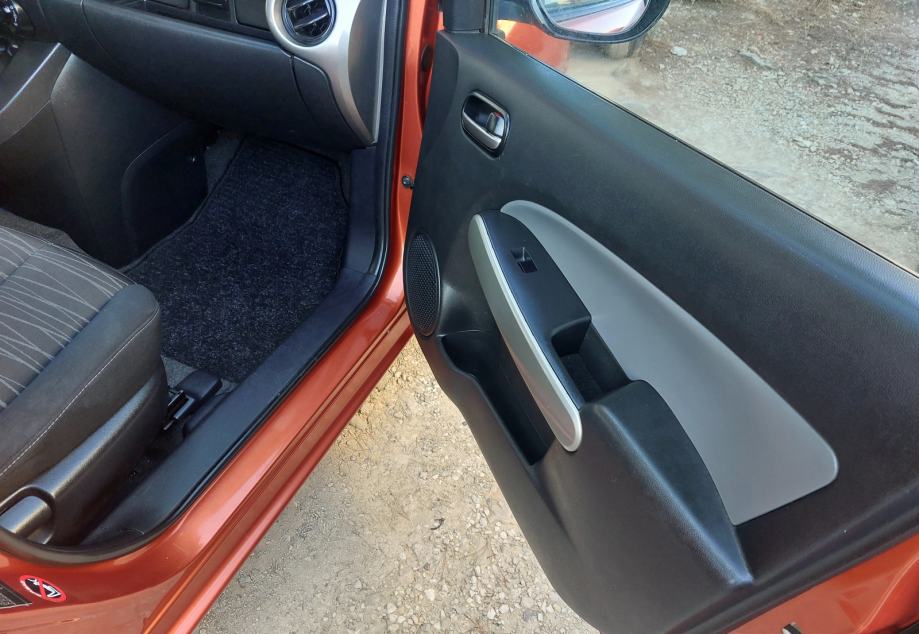 Mazda 2 1,3 i CE, fotografija 11