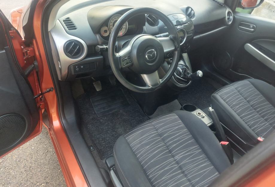 Mazda 2 1,3 i CE, fotografija 16