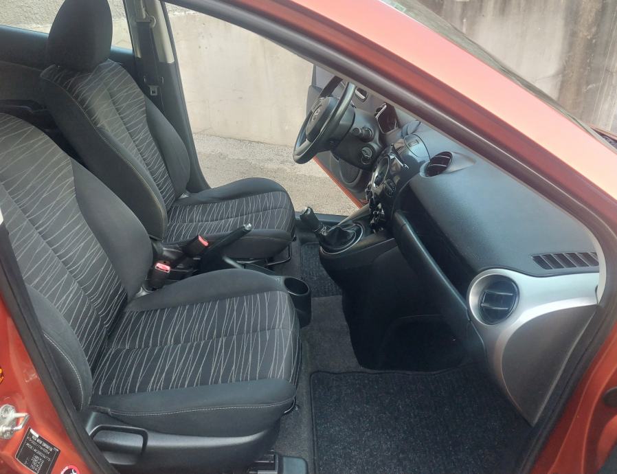 Mazda 2 1,3 i CE, fotografija 17