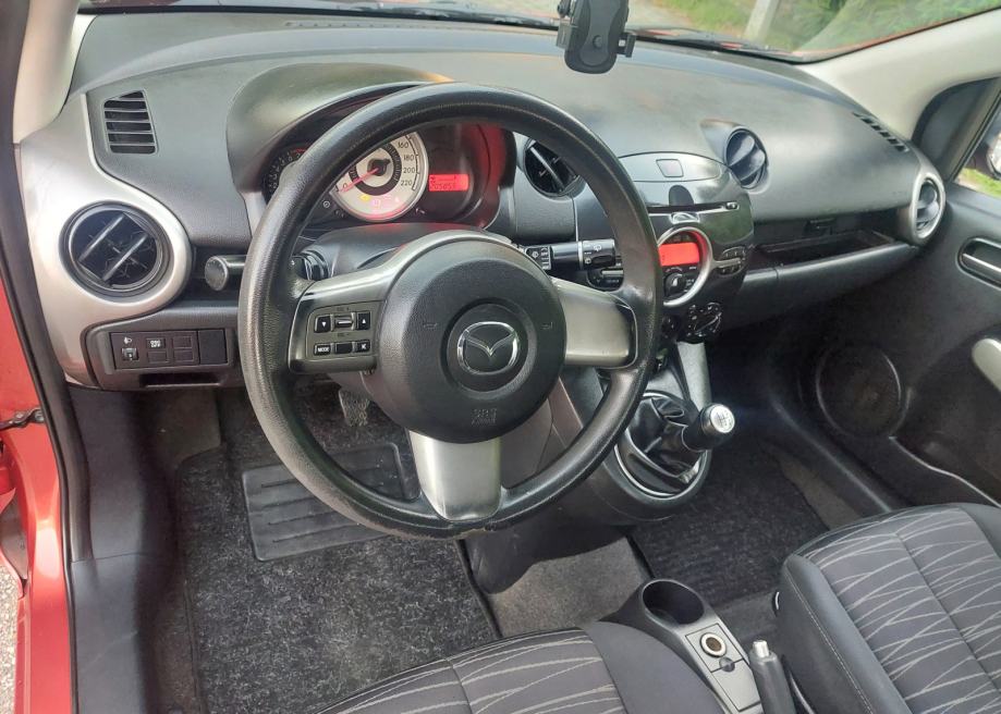 Mazda 2 1,3 i CE, fotografija 18