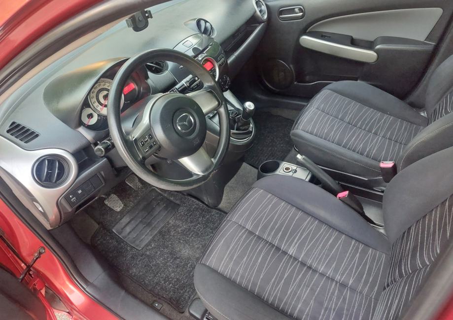 Mazda 2 1,3 i CE, fotografija 19
