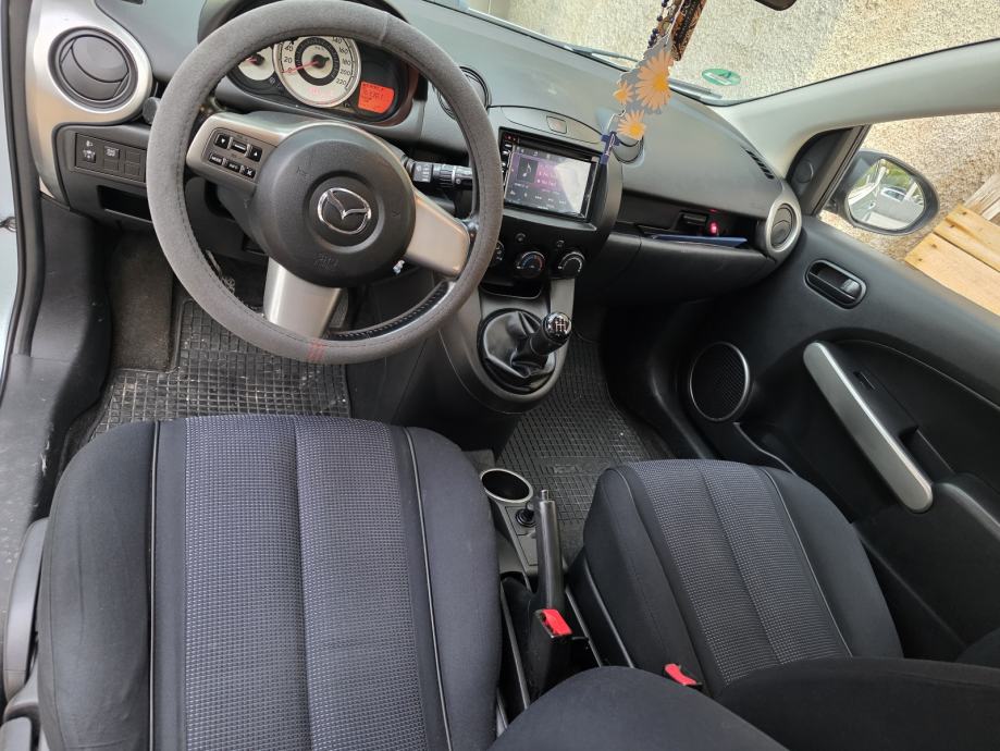 Mazda 2 1,3 i CE reg do 10/27 nije fixno, fotografija 4