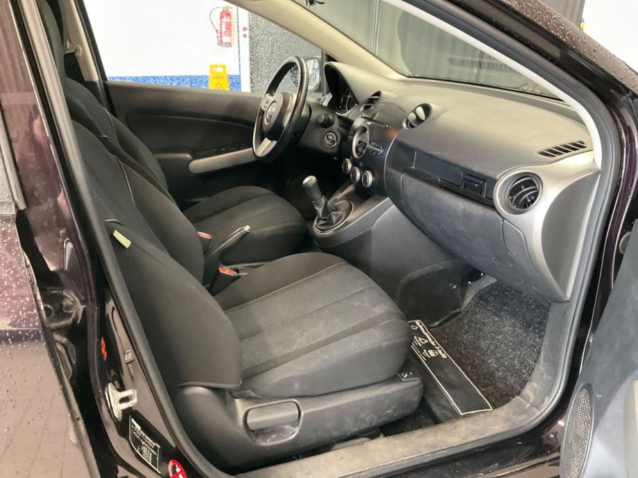 MAZDA 2 1.3 DYNAMIC "500 EURA BLACK WEEK"–MALA VELIKA MAZDA, fotografija 5