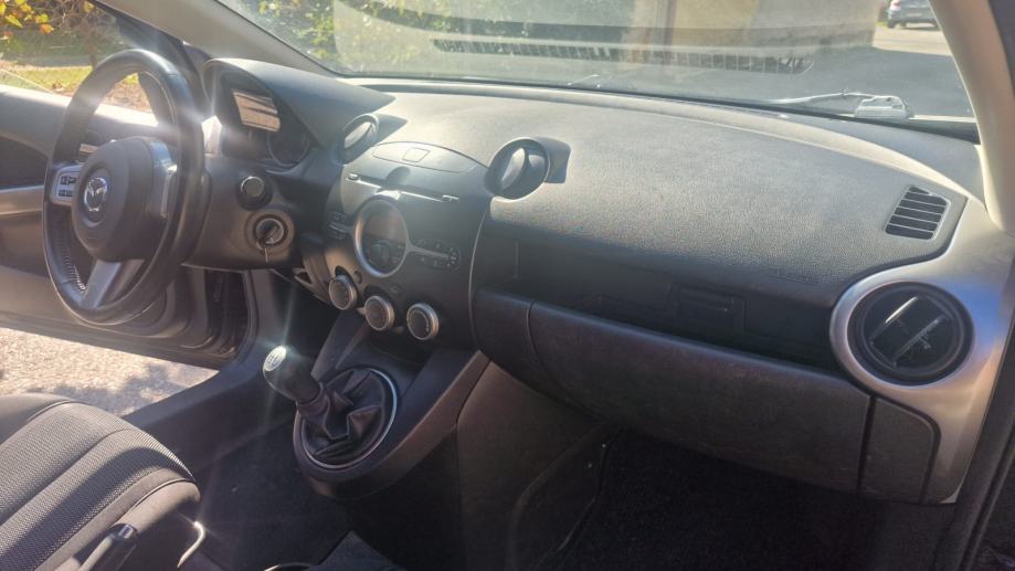 MAZDA 2 1.3 DYNAMIC "500 EURA BLACK WEEK"–MALA VELIKA MAZDA, fotografija 6