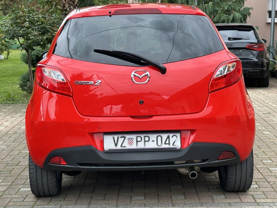 Mazda 2 1,3 i * NAVI * GARANCIJA 12 MJESECI *, fotografija 5