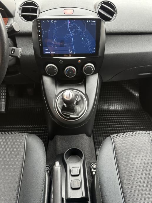 Mazda 2 1,3 i * NAVI * GARANCIJA 12 MJESECI *, fotografija 15