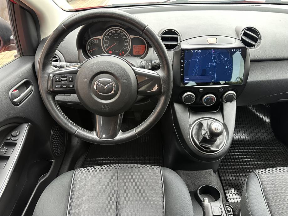 Mazda 2 1,3 i * NAVI * GARANCIJA 12 MJESECI *, fotografija 13