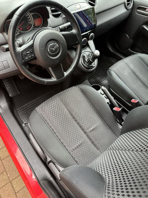 Mazda 2 1,3 i * NAVI * GARANCIJA 12 MJESECI *, fotografija 7