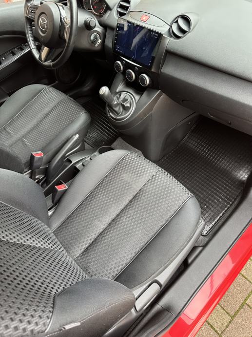 Mazda 2 1,3 i * NAVI * GARANCIJA 12 MJESECI *, fotografija 9