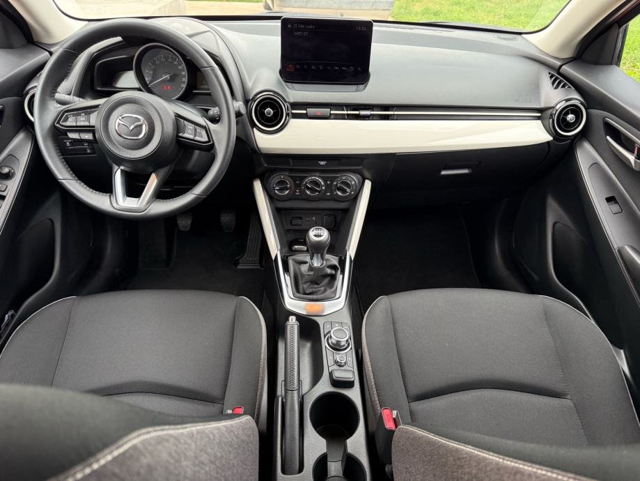 Mazda 2, fotografija 8