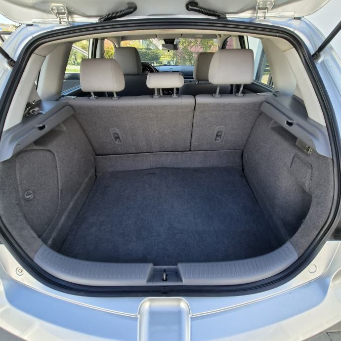 Mazda 3 1,6 benzinac ● HR auto, fotografija 12