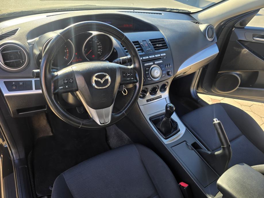 Mazda 3 1.6 diesel 85 kw 2011 god .može kupnja na kreditne kartice, fotografija 15