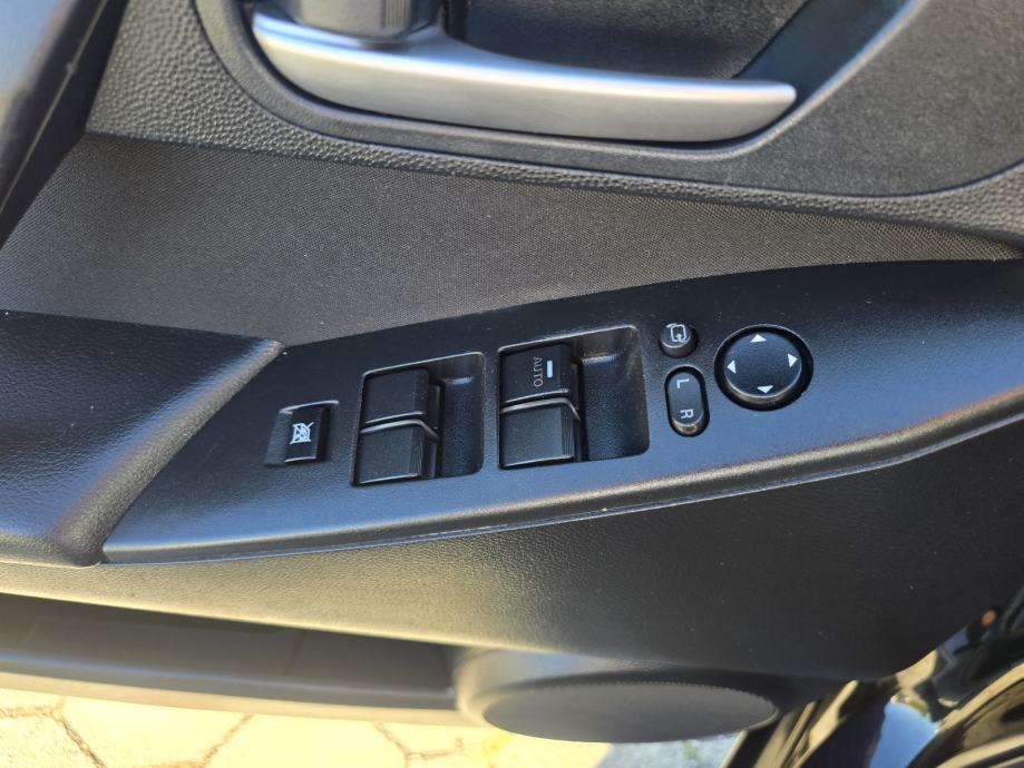 Mazda 3 1.6 diesel 85 kw 2011 god .može kupnja na kreditne kartice, fotografija 13