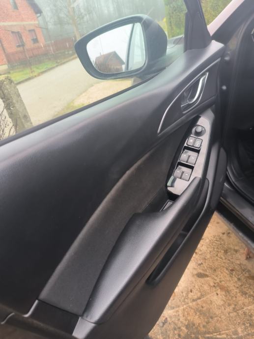 Mazda 3 2.2 automatik, fotografija 7