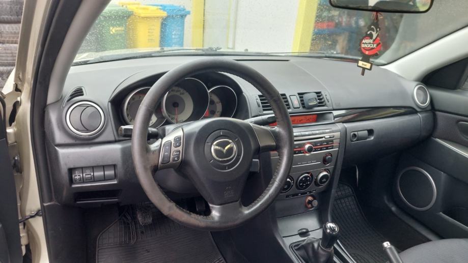Mazda 3 reg. 9/2027, fotografija 2
