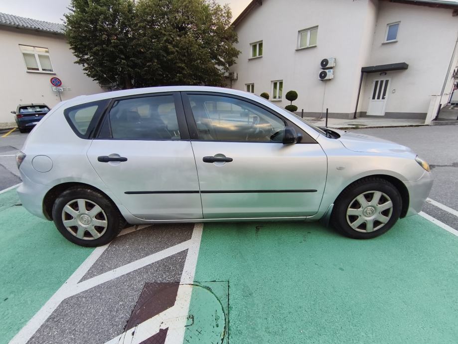 Mazda 3 Sport 1,4 i CE, fotografija 2