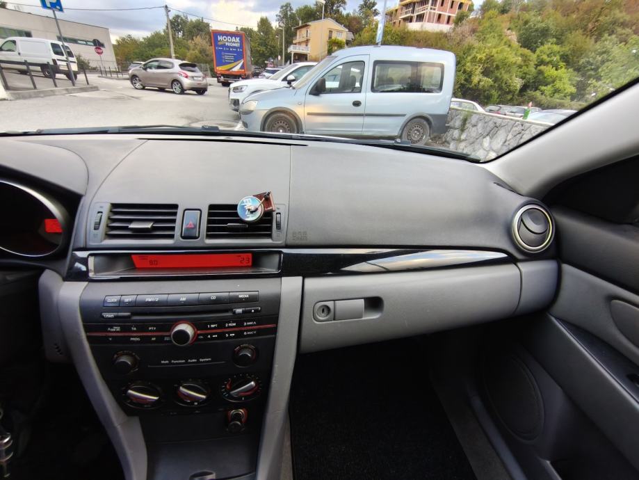 Mazda 3 Sport 1,4 i CE, fotografija 9