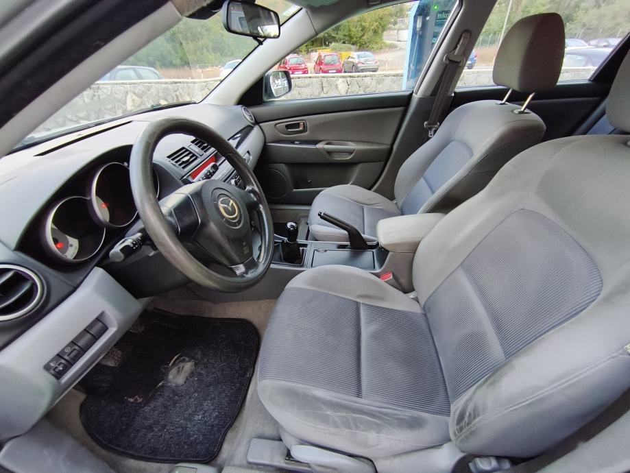 Mazda 3 Sport 1,4 i CE, fotografija 10