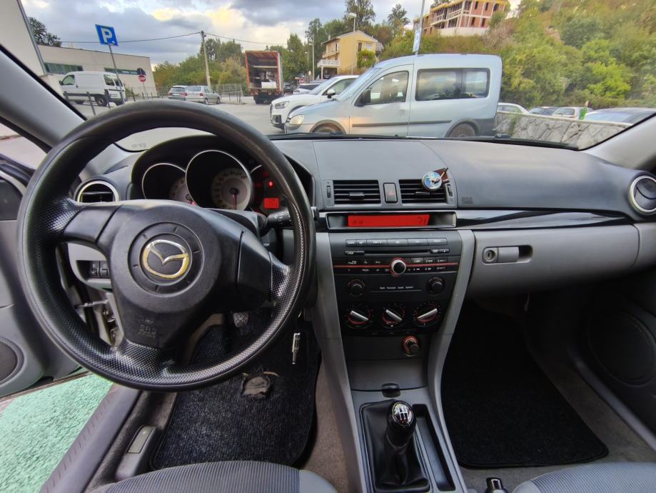 Mazda 3 Sport 1,4 i CE, fotografija 8
