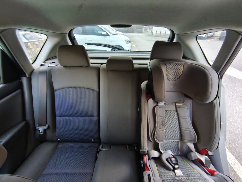 Mazda 3 Sport 1,4 i CE, fotografija 11