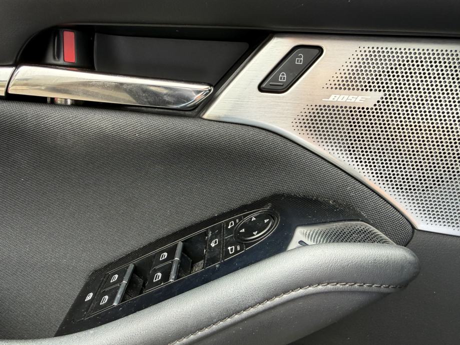 Mazda 3 X186 sedan automatik, prvi vlasnik, Bose audio, fotografija 13