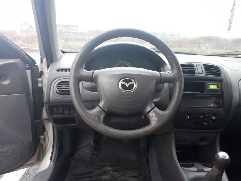 Мазда 323 салон